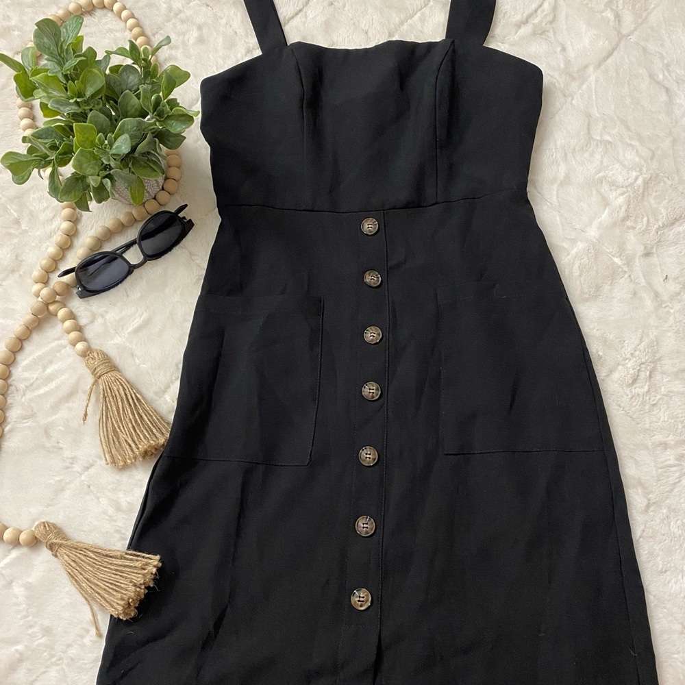 New With Tags! Black Dress with Pockets! Essue!